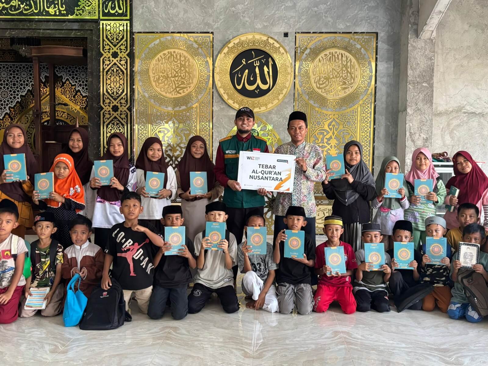 WIZ Salurkan 59 Al-Qur’an dan Iqro untuk Santri TPA di Gowa