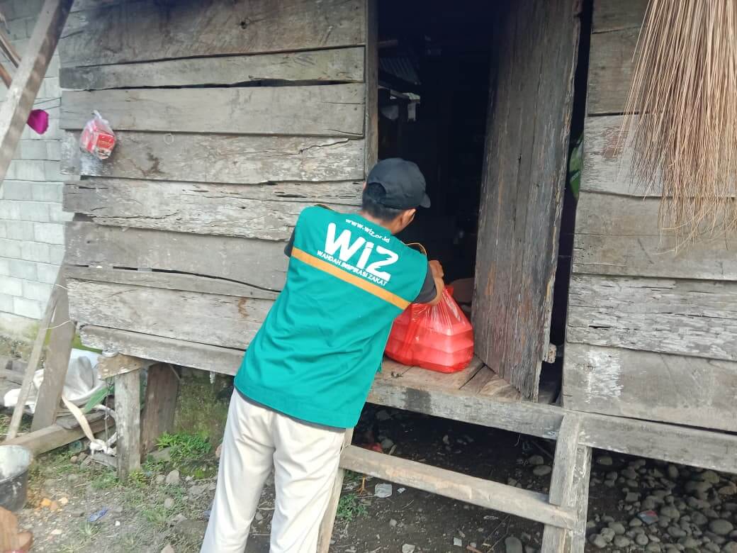 WIZ Salurkan Fidyah untuk Warga Kurang Mampu di Desa Bahomante, Morowali