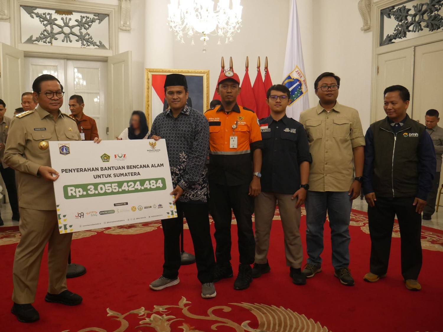 FOZ Wilayah DKI Jakarta Lepas Bantuan Pemulihan Sumatera. Gubernur DKI Tegaskan Pentingnya Kolaborasi Zakat dan Kemanusiaan