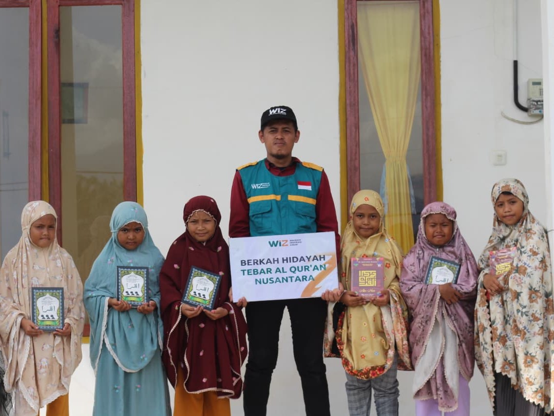 LAZNAS WIZ Bersama KUA Salurkan 70 Paket Al-Qur'an dan lqro di 2 TPQ di Kecamatan Karossa 