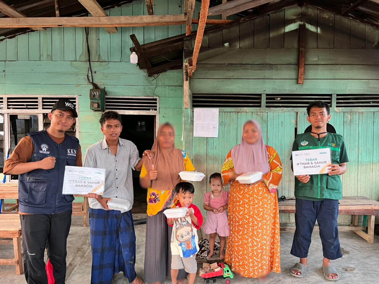 Iftar di Sela Puing, Menjemput Berkah di Dusun Sittinjak