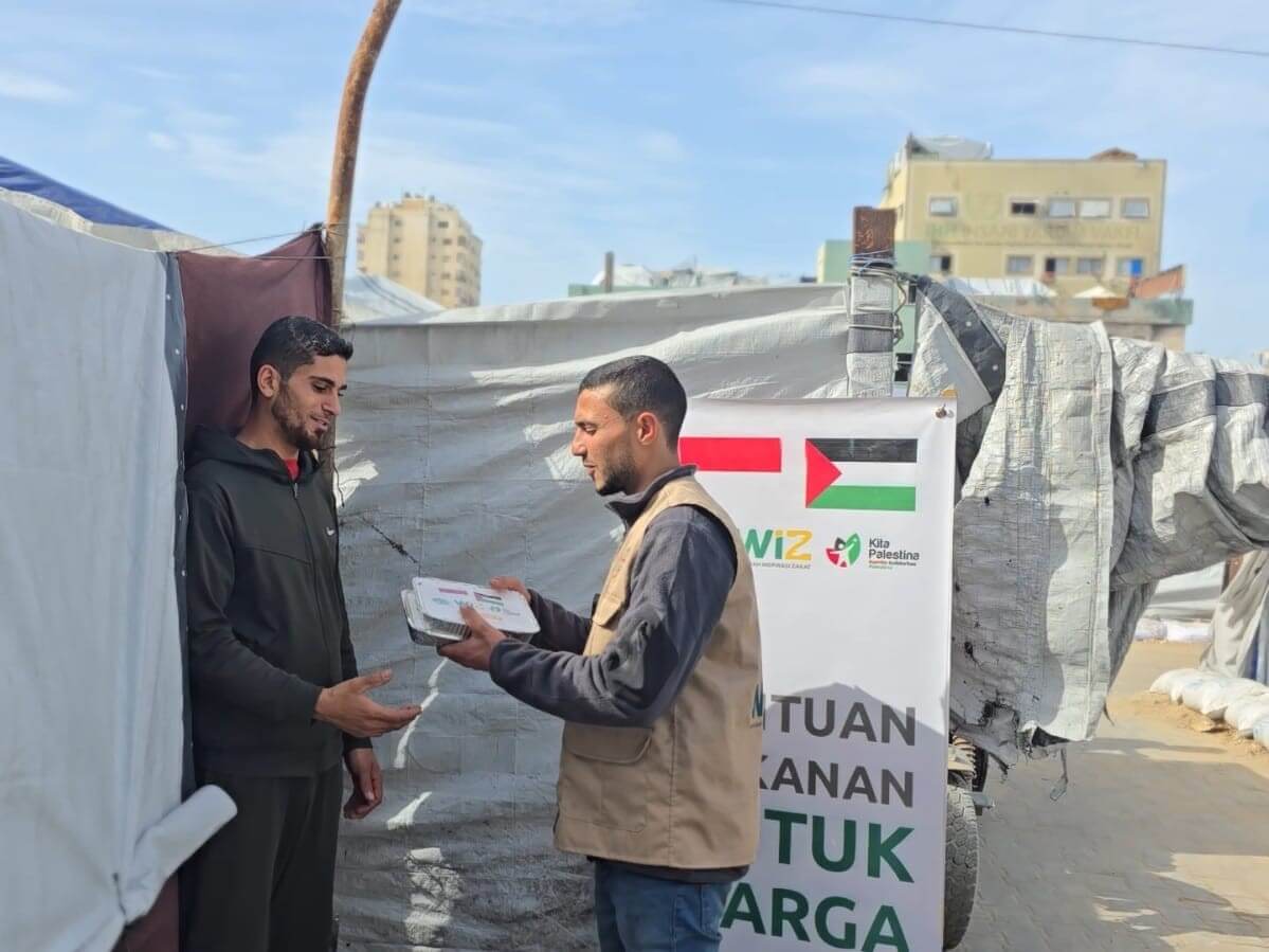 Melawan Genosida Kelaparan: Ribuan Warga Gaza Utara Bertahan Hidup Lewat Nasi Hangat Rakyat Indonesia