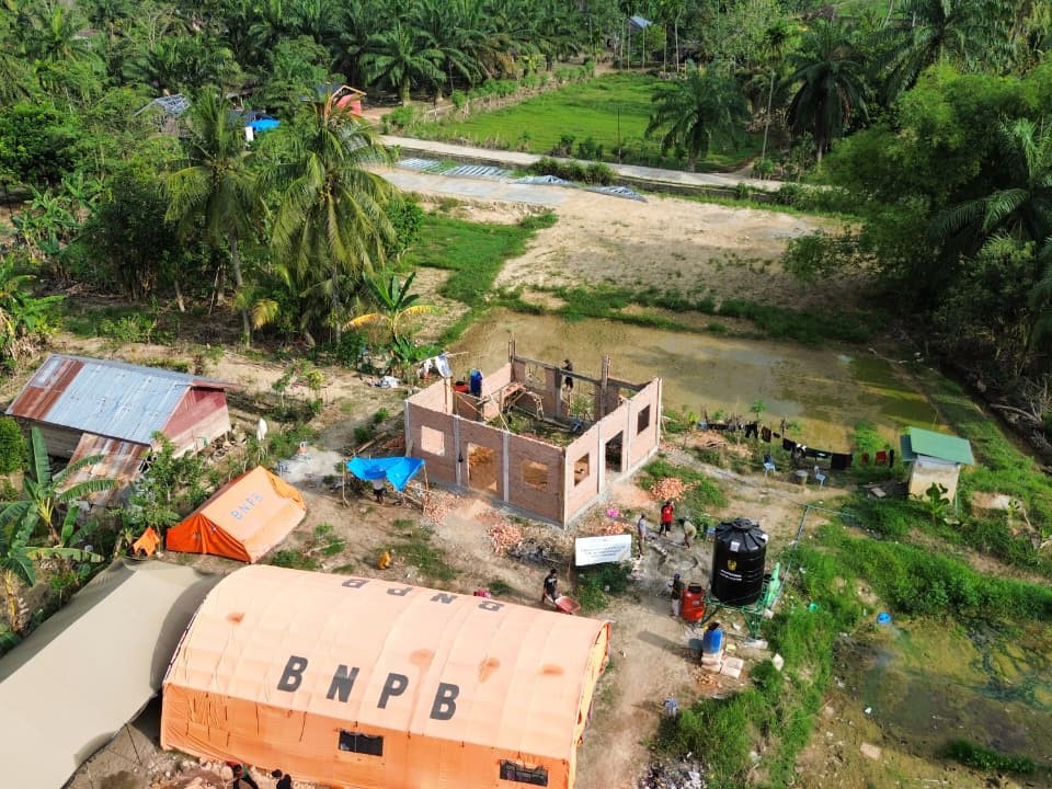 Menabung Amal di Ie Bintah Saat Mahasiswa dan Relawan Bahu-Membahu Bangun Kembali Rumah Ibadah