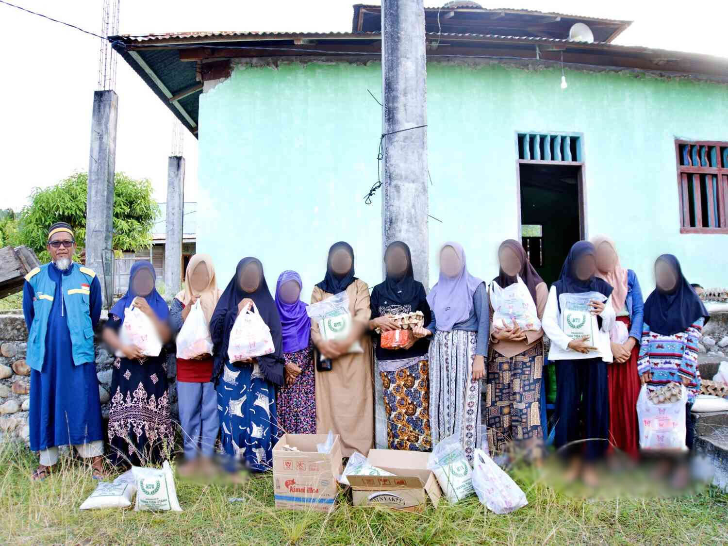 Perkuat Ukhuwah, WIZ Parigi Tebar Sembako di Desa Gangga