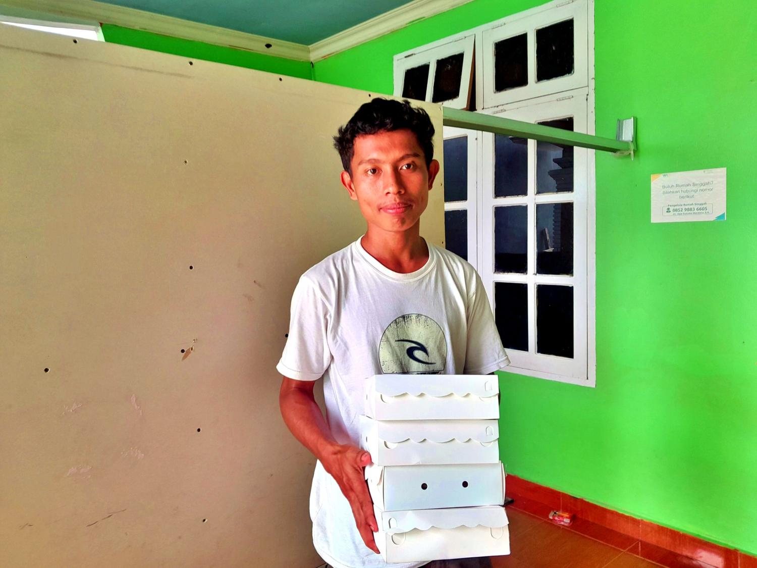 WIZ Parigi Salurkan 32 Paket Fidyah untuk Warga Pesisir hingga Pemulung