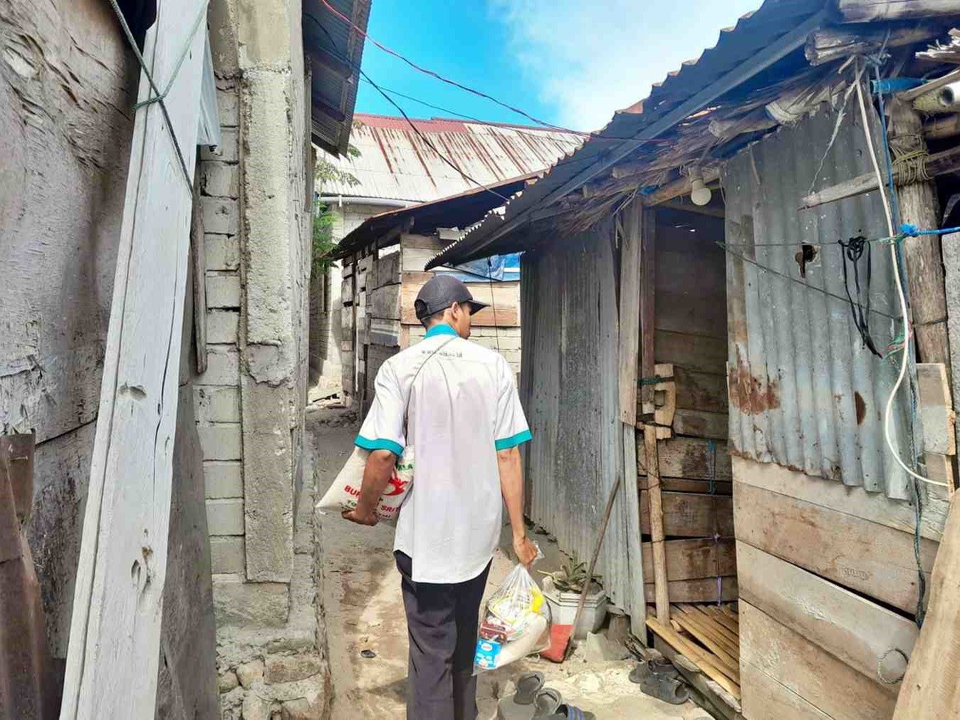 Kisah Pilu Lansia di Pesisir Parigi Bertahan Hidup di Usia 80 Tahun, WIZ Hadir Bawakan Paket Sembako
