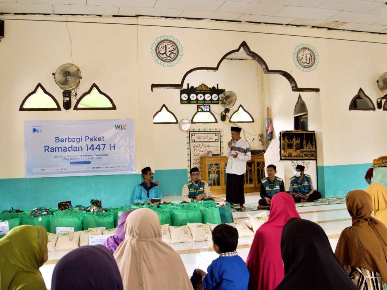 WIZ Parigi Salurkan Paket Ramadan untuk Warga Dusun Tokasa