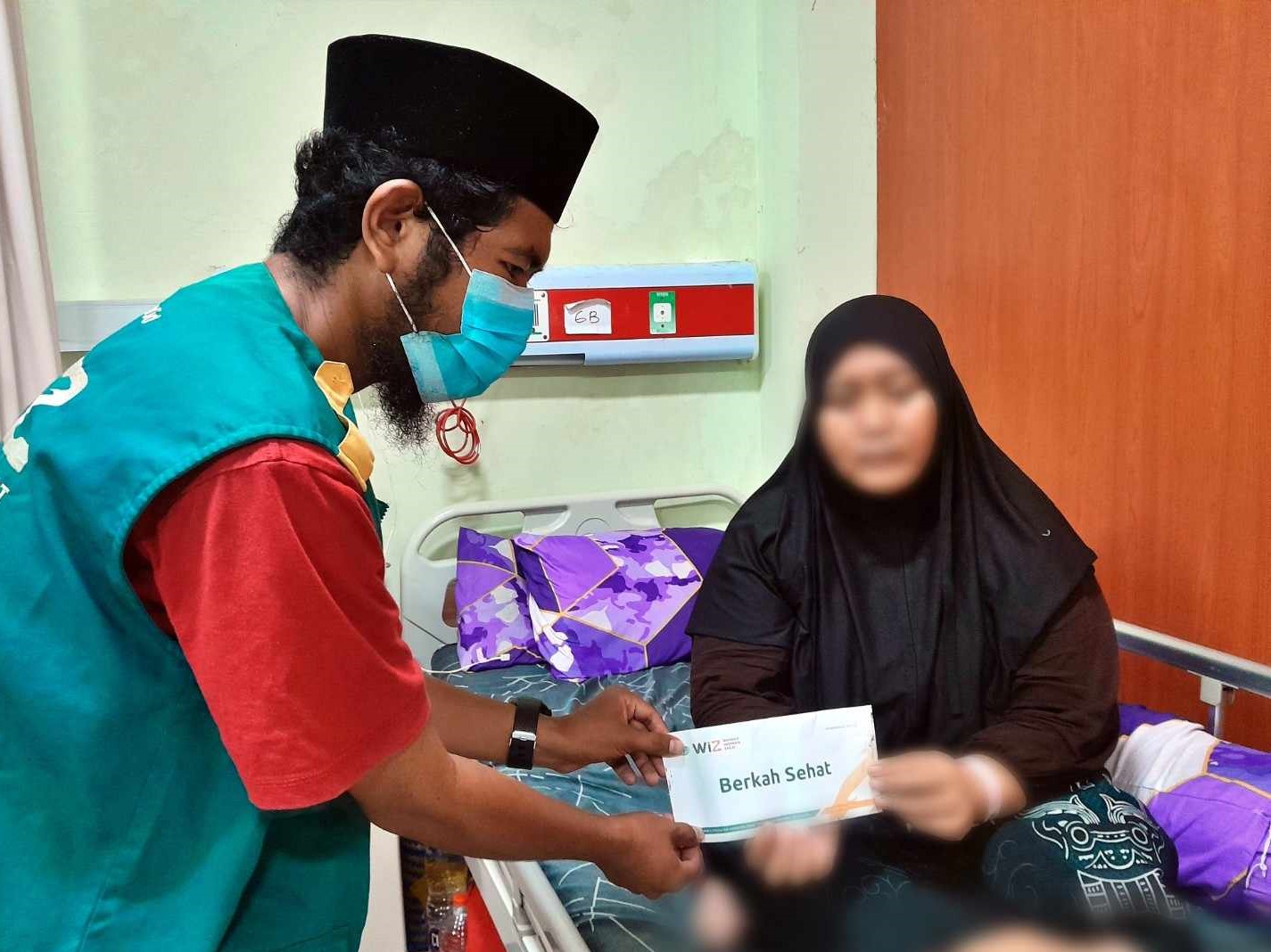 Senyum di Tengah Ujian Santunan Kesehatan WIZ Hadir untuk Mirawati