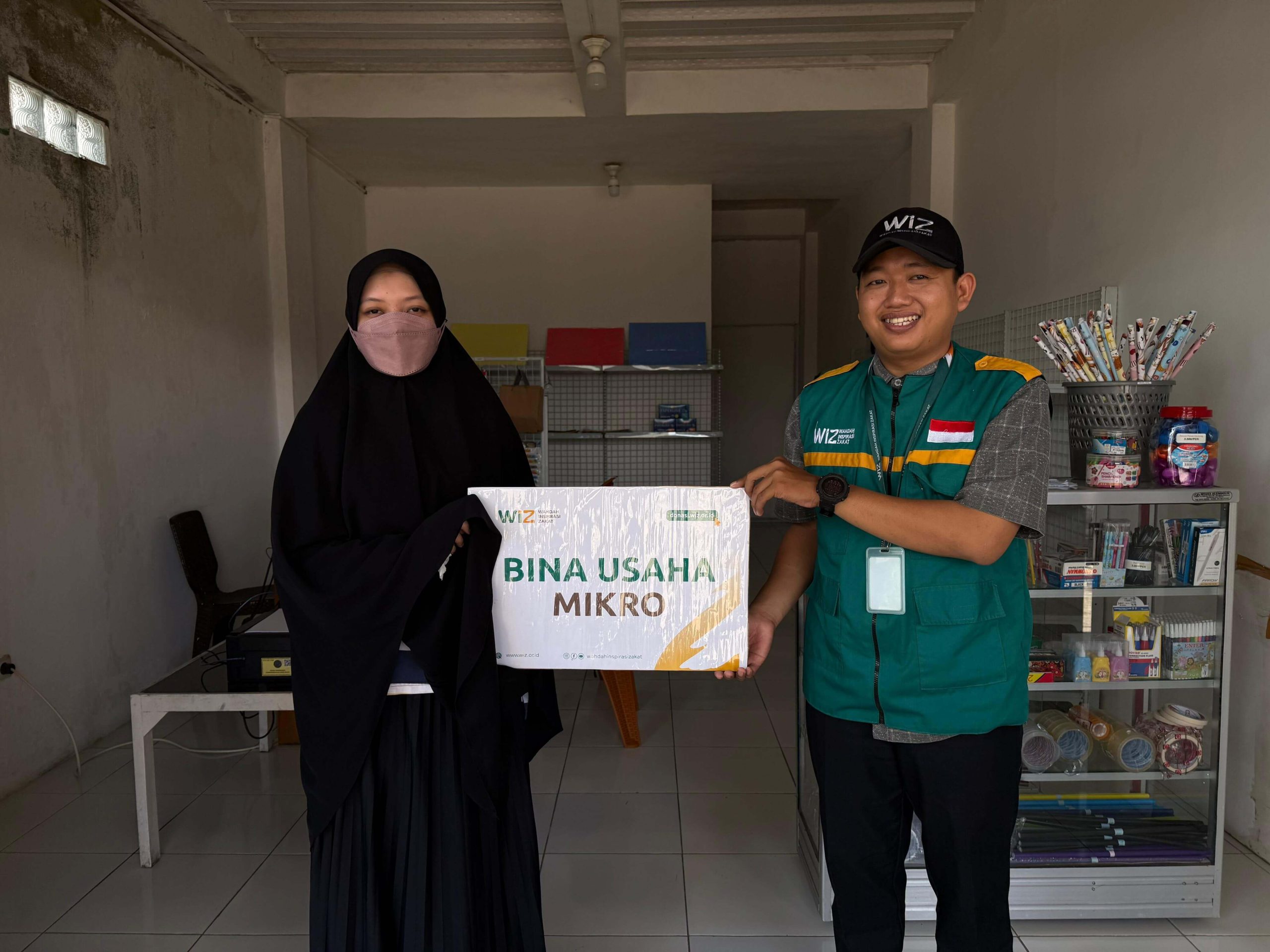 WIZ Salurkan Bantuan Printer, Dukung Kemandirian UMKM Muda di Gowa