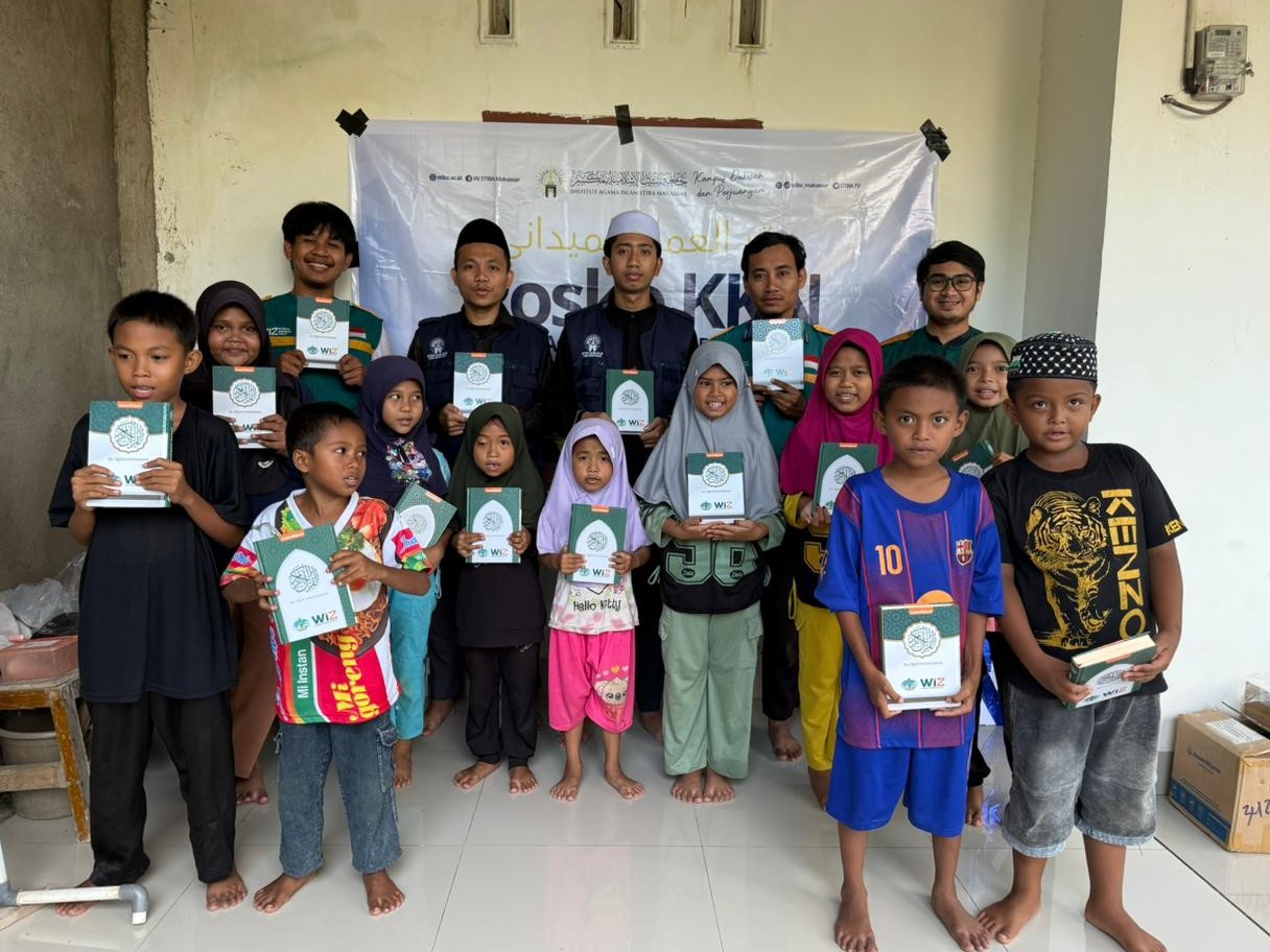 Berantas Buta Aksara Al-Qur'an, WIZ dan Mahasiswa KKN STIBA Makassar Sebar Puluhan Mushaf di Desa Tarowang