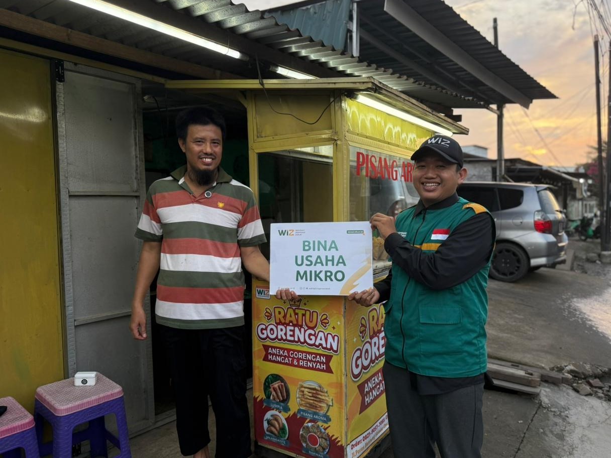 Dongkrak Ekonomi Guru Mengaji, WIZ Hadiahkan Kompor Gas '1000 Mata' untuk Usaha Gorengan Ustadz Adi