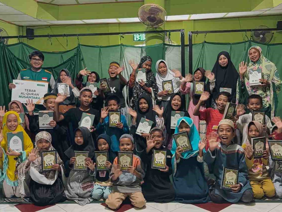Hapus Dahaga Literasi Quran, Santri Pesisir Pantai Bahari Jeneponto Syukur Terima Mushaf Baru
