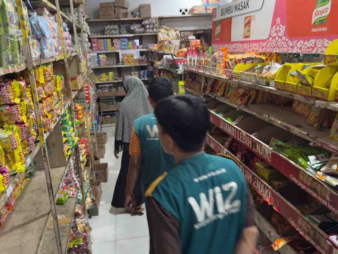Zakat Pemberdayaan Ekonomi, WIZ dan GOLQI Bantu Ibu Aminah Bangkitkan Warung Kelontong di Antang