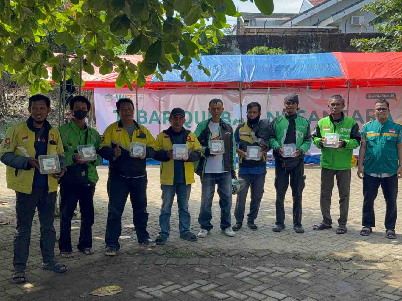 798 Penerima Manfaat Rasakan Berkah Qurban WIZ di Makassar