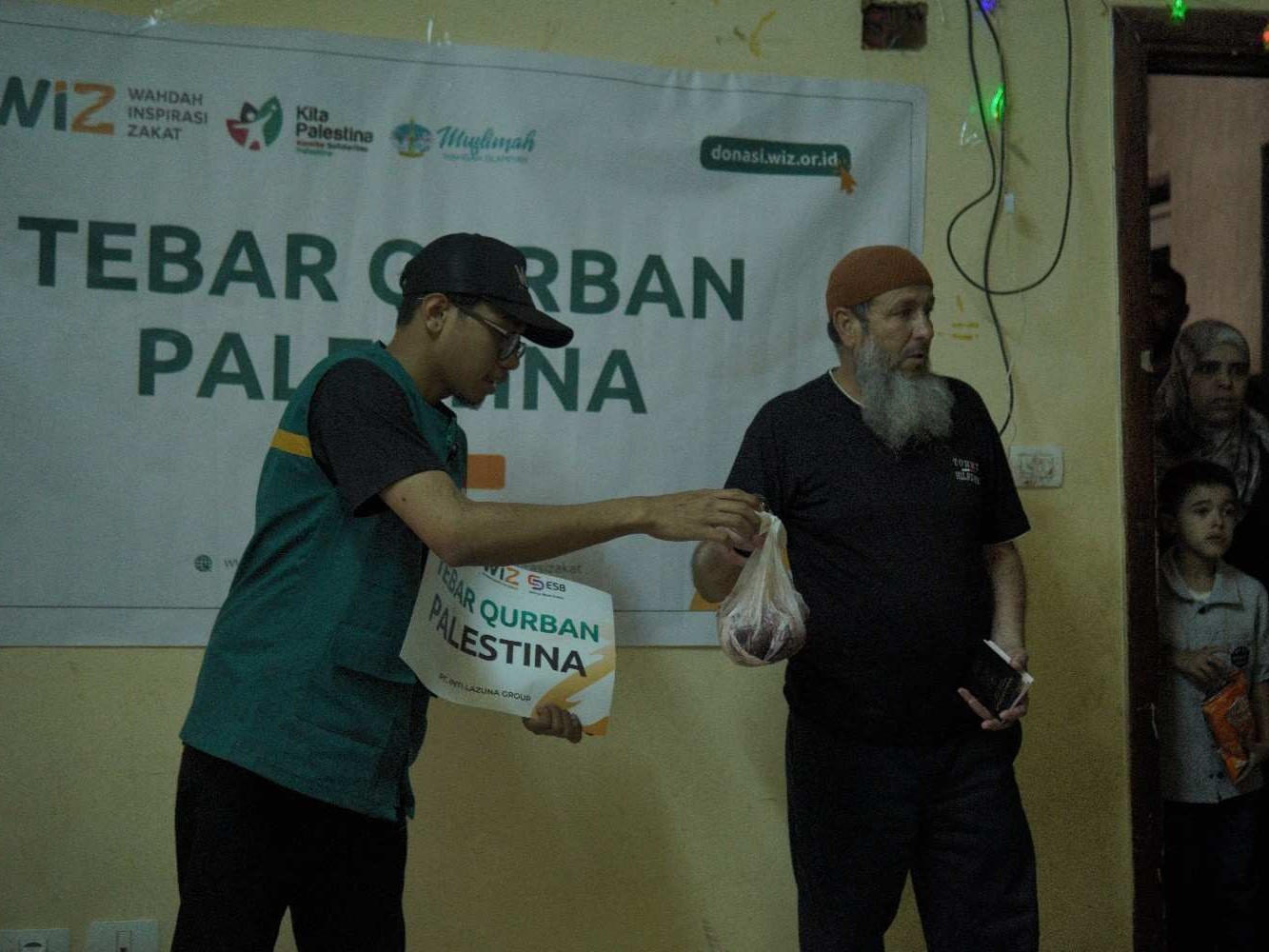 Tembus Batas Negara, Lazuna Salurkan Qurban untuk Pengungsi Palestina dan Sudan di Mesir