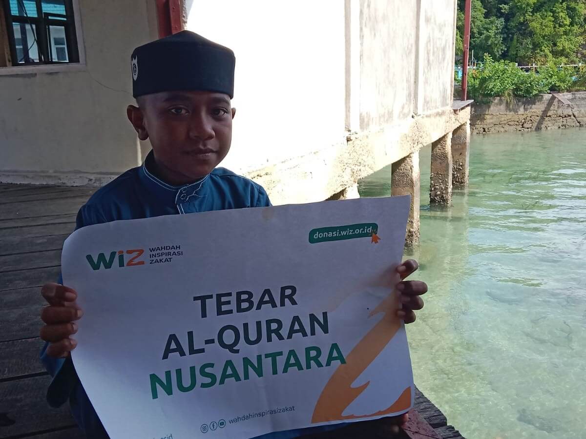 LAZNAS WIZ Salurkan 100 Eksemplar Al-Qur'an untuk Santri di Pulau Terluar Morowali