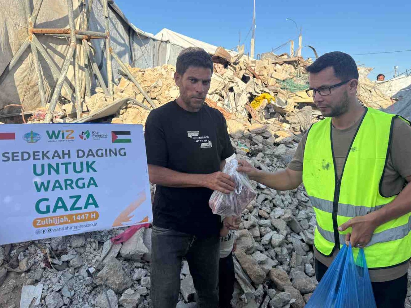 Menembus Blokade, Sedekah Daging Hasil Sinergi WIZ dan KITA Palestina Sapa Ratusan Keluarga di Gaza
