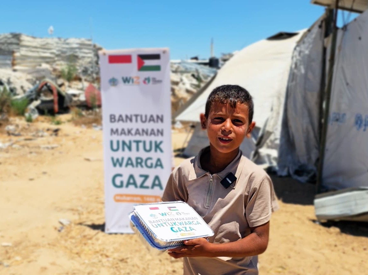 Senyum di Balik Reruntuhan: 1.500 Paket Makanan Hangat Menyapa Anak Yatim Gaza Utara