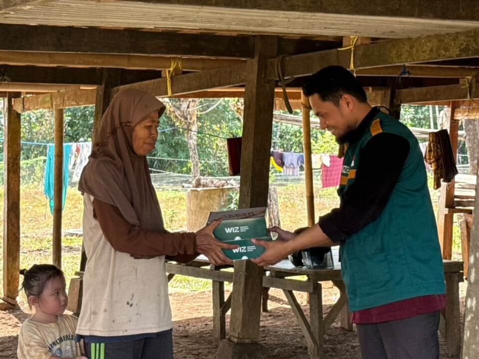 Senyuman di Kolong Rumah Panggung: Menjemput Berkah Lewat Tebar Fidyah Nusantara