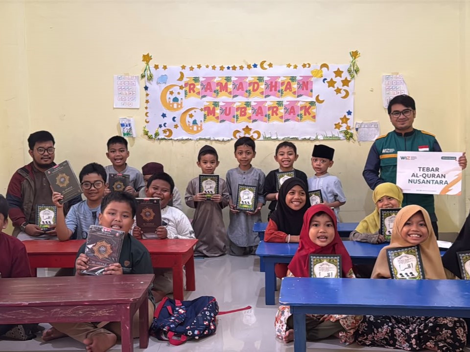 Tingkatkan Kualitas Belajar Santri, TPA Qurtuba Manggala Terima Bantuan Al-Qur'an dan Iqra
