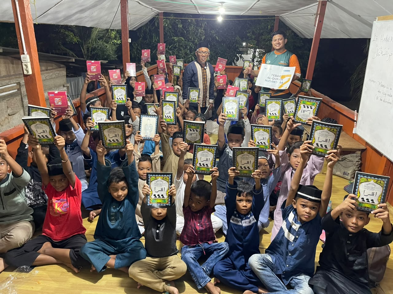 Al-Qur'an Pertama Di Tangan Mereka Kisah Kebangkitan Santri Alue Glumpang Dari Kelamnya Lumpur
