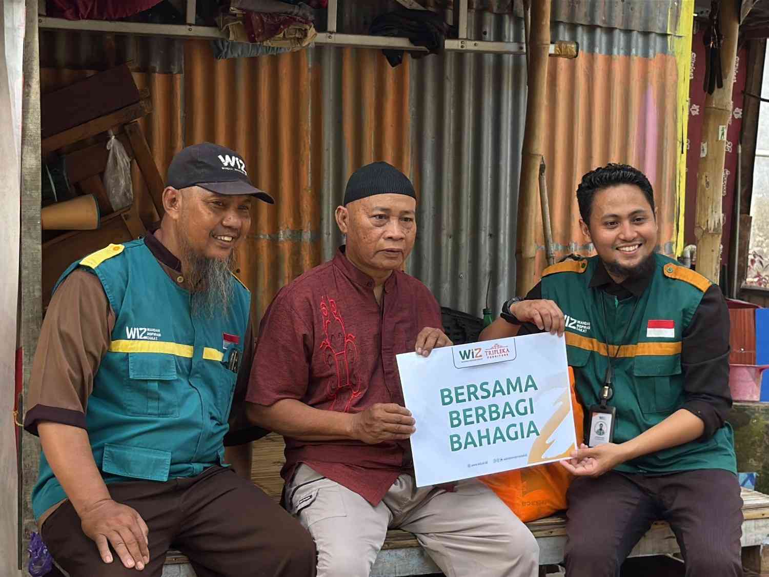 Gandeng Laznas WIZ, Pia Mirah dan Tripleka Furniture Salurkan Zakat Tepat Sasaran di Pallangga