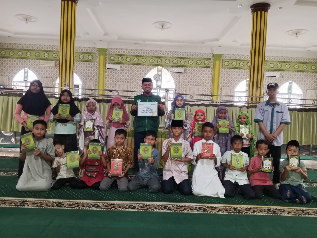 Puluhan Mushaf Baru Tiba di Rokan Hulu, WIZ Nyalakan Asa Generasi Qur'ani di Pasir Pangaraian