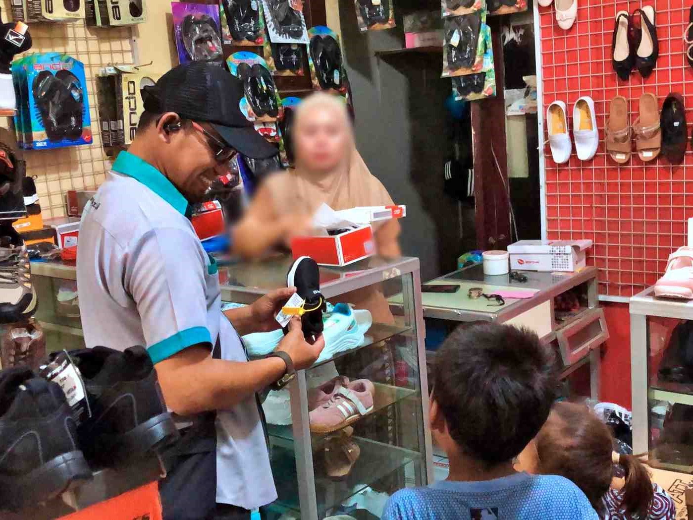 Senyum Azka dan Afdal Menyambut Hari Pertama Sekolah