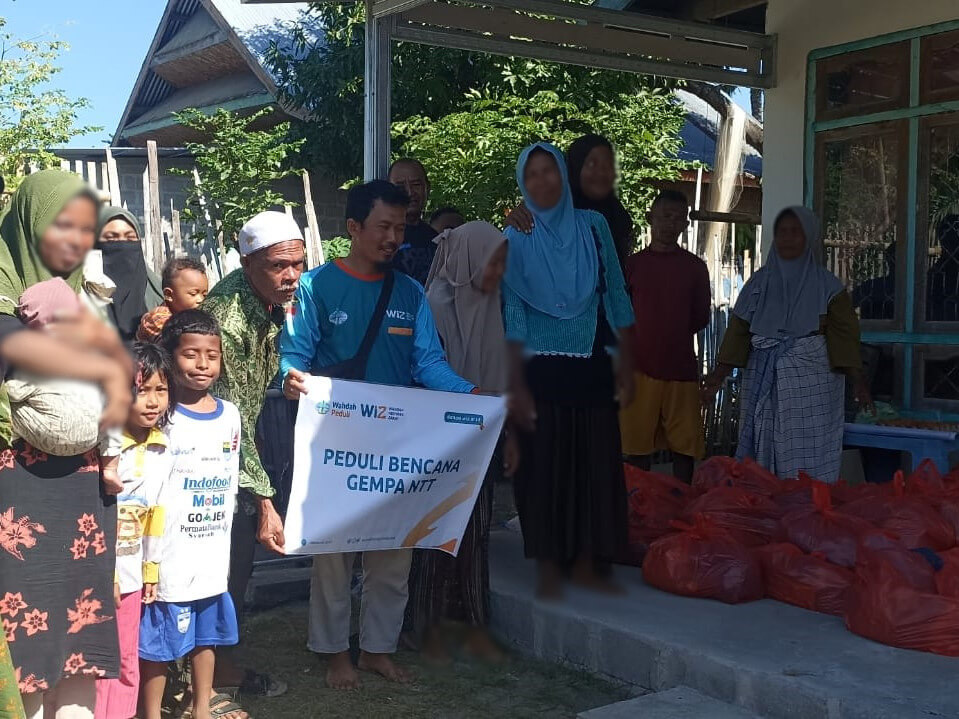 Bantu Korban Gempa Flores, WIZ Distribusikan Sembako untuk 44 KK di Kampung Baras