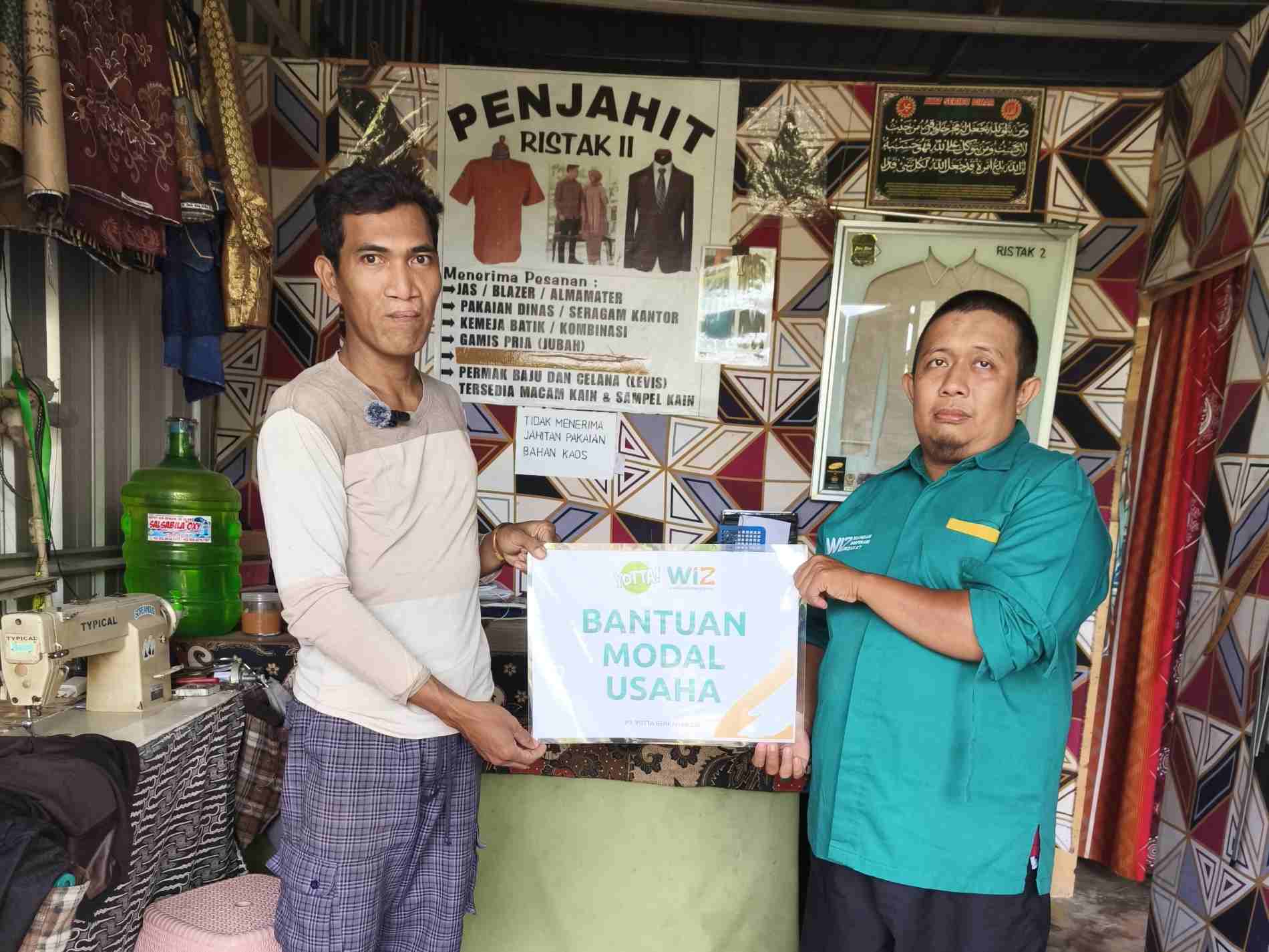 Kolaborasi WIZ dan Yotta Salurkan Bantuan Modal Usaha untuk Lima Pelaku Usaha Mikro di Makassar dan Pinrang