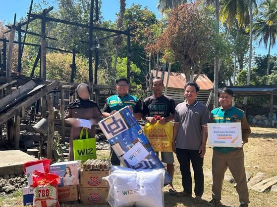 WIZ Salurkan Bantuan untuk Korban Kebakaran di Desa Awolagading
