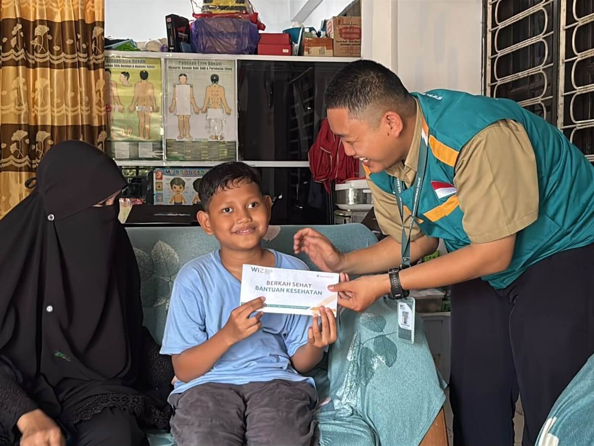 WIZ Salurkan Bantuan Tahap Awal Alat Bantu Dengar untuk Bocah 11 Tahun di Makassar